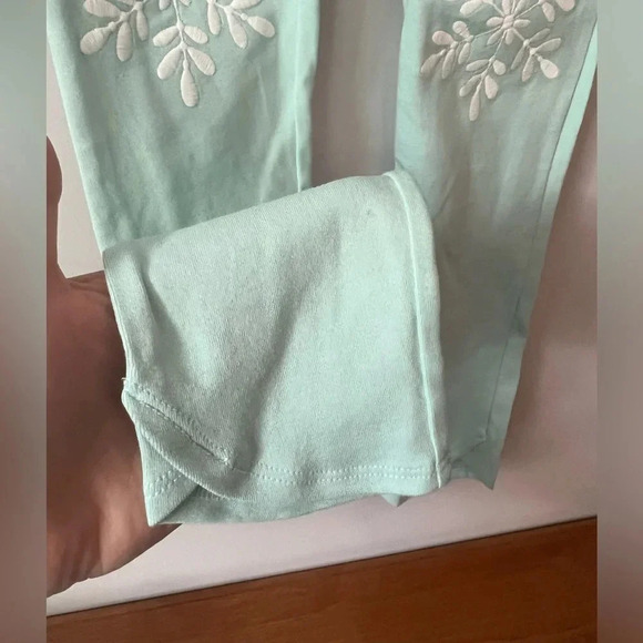 Gymboree Ice Figure Skates Shirt & Snowflake Leggings  Matching Set | Size 10 - Picture 11 of 11